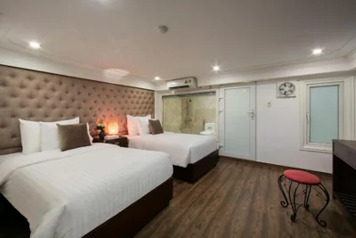 Chambre économique double ou lits jumeaux — Golden Rooster Hotel